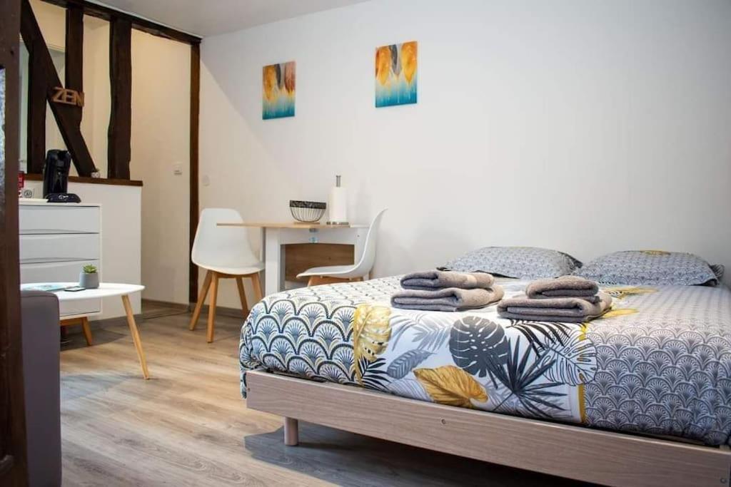 Studio Charmant Confortable Tv Centre Ville Louviers Dış mekan fotoğraf