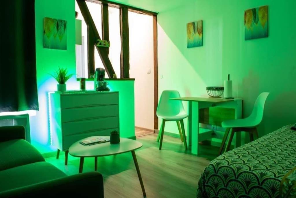Studio Charmant Confortable Tv Centre Ville Louviers Dış mekan fotoğraf