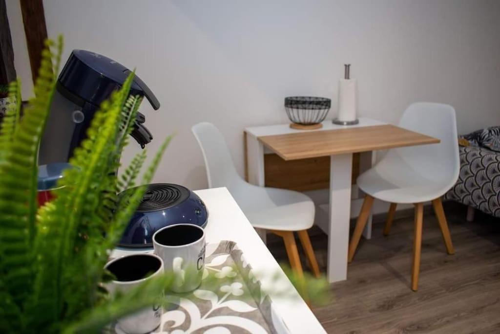 Studio Charmant Confortable Tv Centre Ville Louviers Dış mekan fotoğraf